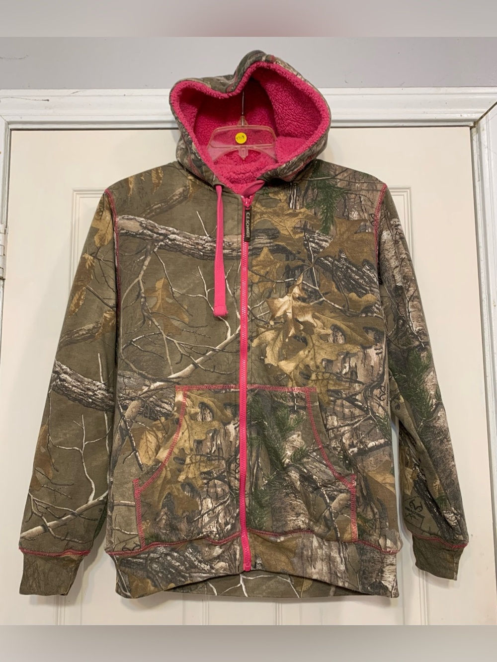 Schmidt Realtree Camo Pink Zipper Hoodie Large Jacket.          3718